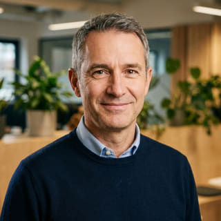 James Mitchell, Director Ejecutivo en Vela Provechoria
